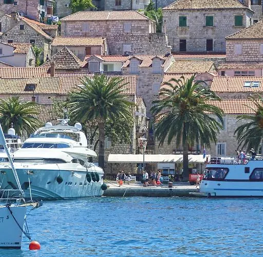 Riva Lägenhet Hvar Town