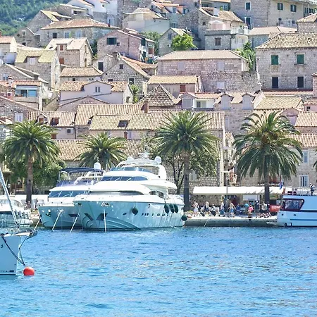 Riva Lägenhet Hvar Town