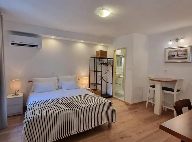 Riva Apartment Hvar Town